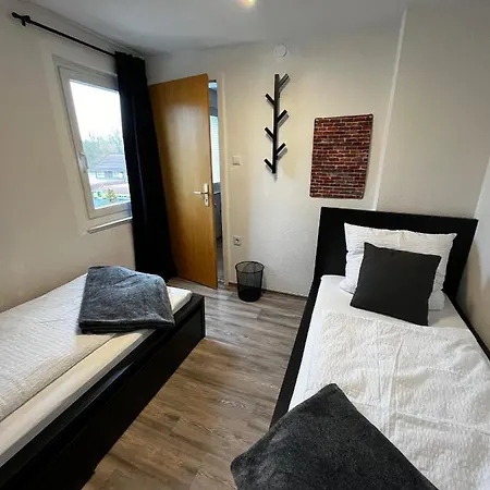 Ohpardon! - Monteurwohnung Im Dg, Einzelbetten, Garten 아파트 가일도프